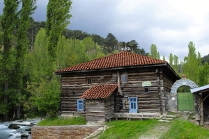 EVLİK KÖYÜ AKŞEMSEDDİN CAMİİ VE HURULHÜDA TÜRBESİ